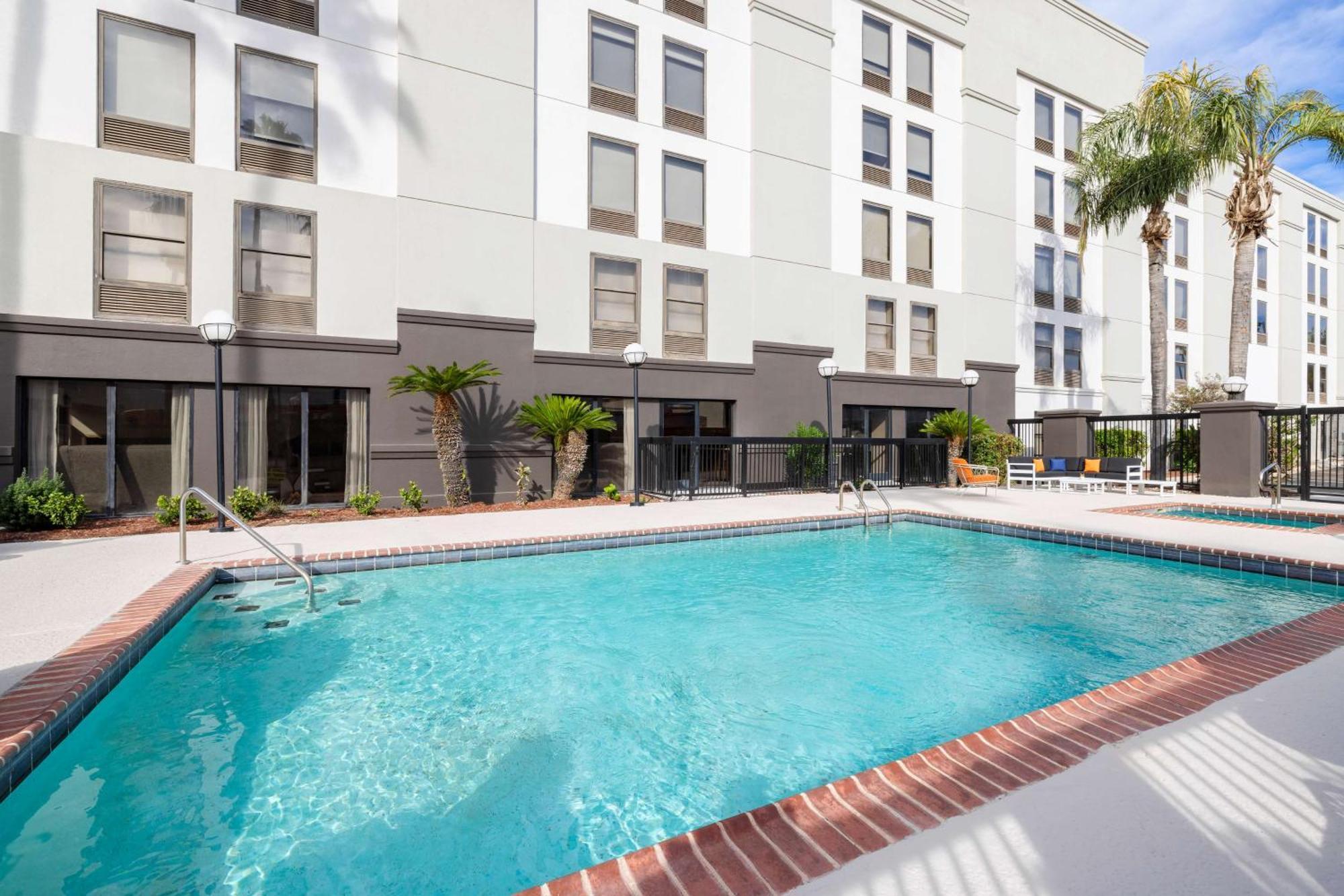 Hotel Hampton 3*