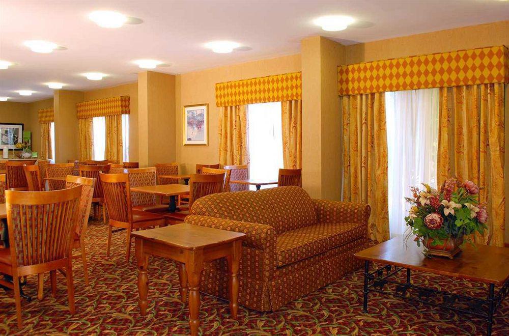Hampton 3*